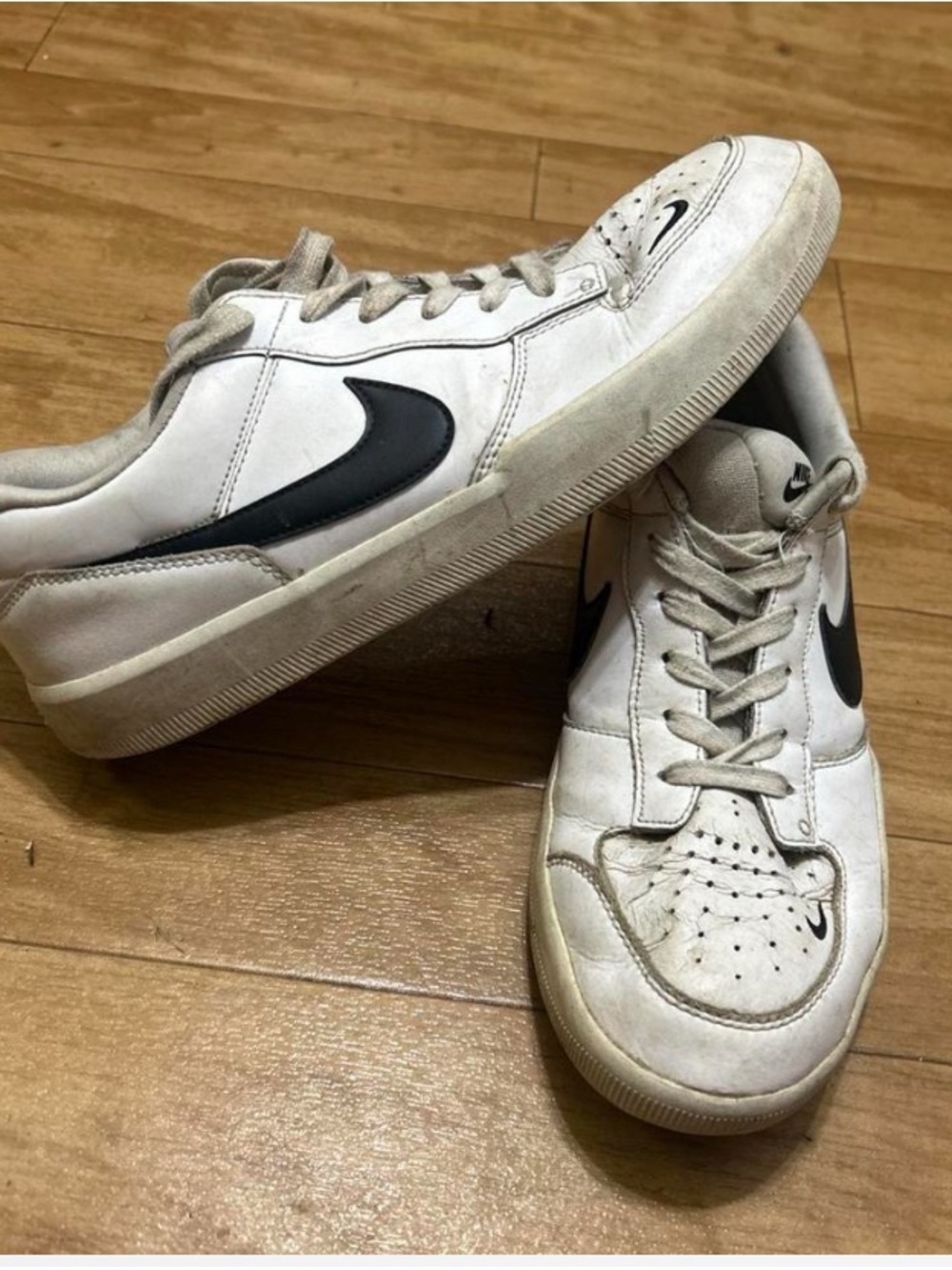 Nike White and Black Low-Top Sneakers